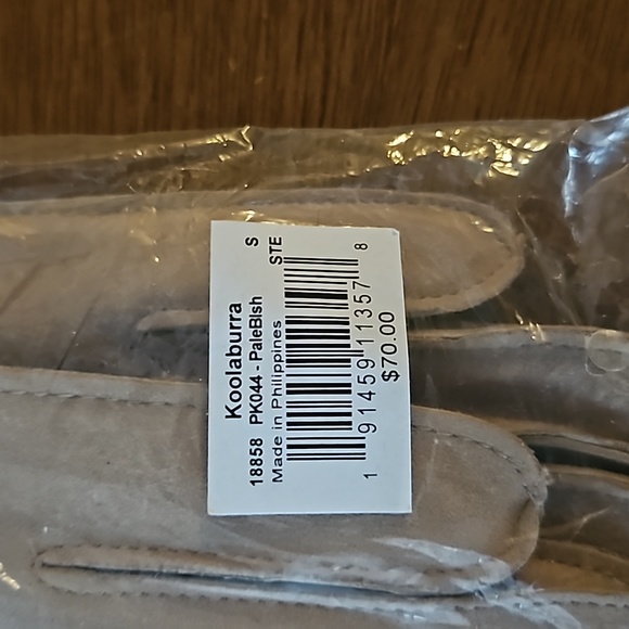 Ladies Ugg Koolaburra Suede Gloves - Picture 3 of 4